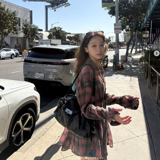 LE SSERAFIM Chaewon's Casual Style: A Vintage Travel Look Mastered with Just One Check Shirt!
