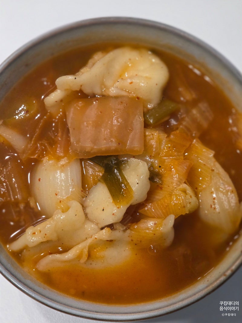 쫄깃함 대박 가미정 수제비 반죽으로 얼큰한 김치 수제비 만들기