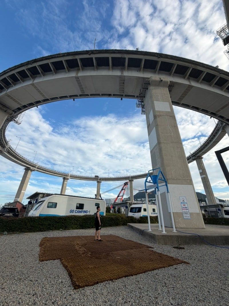 釜山影島マリノオートキャンプ場: 美しくて特別なキャンプ場