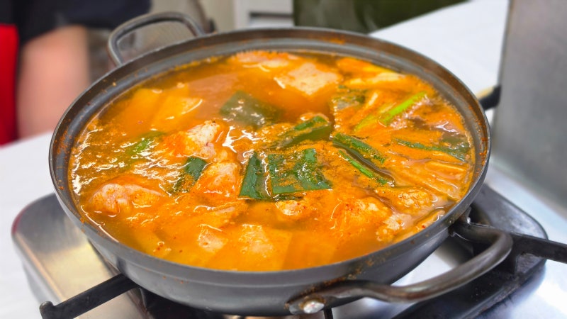속초 아침 식사 가능한 물곰탕, 가오리조림 맛집 | 사돈집
