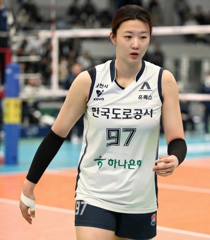 "8년 만의 메달 가는데 캡틴이 흔들린다!" 여자배구 카자흐스탄 잡았지만 남겨진 숙제
