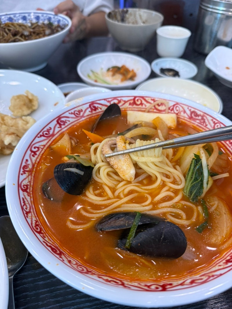Recommended Suji Restaurant: Hwagyeong Suji Main Branch, a Jajangmyeon and Jjamppong Hotspot