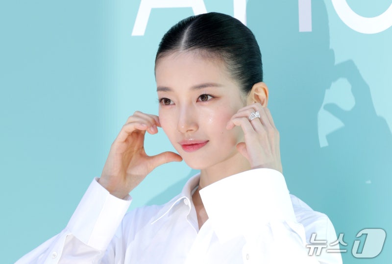 송혜교가 입었던 465만원 원피스, 수지가 입자 분위기가 확 달라진 이유