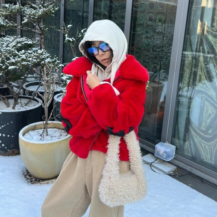 60대인데 이 힙함 가능?ㄷㄷ 황신혜 페이크퍼자켓 겨울 코디