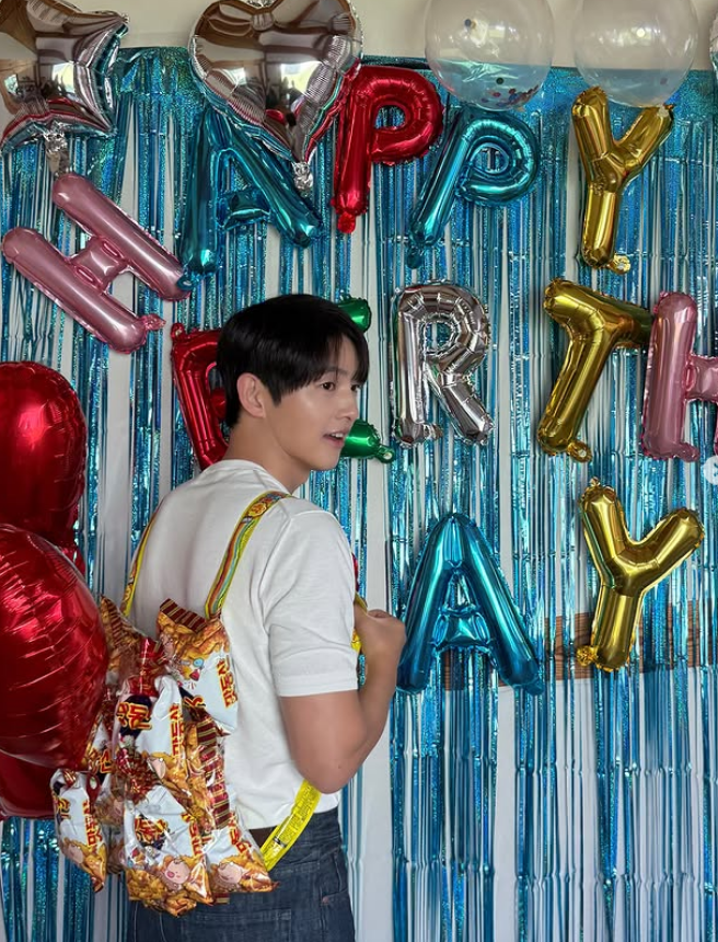 '케이티♥' 송중기 41번째 생일 파티 공개! 소년미 넘치는 근황 및 근래 행보