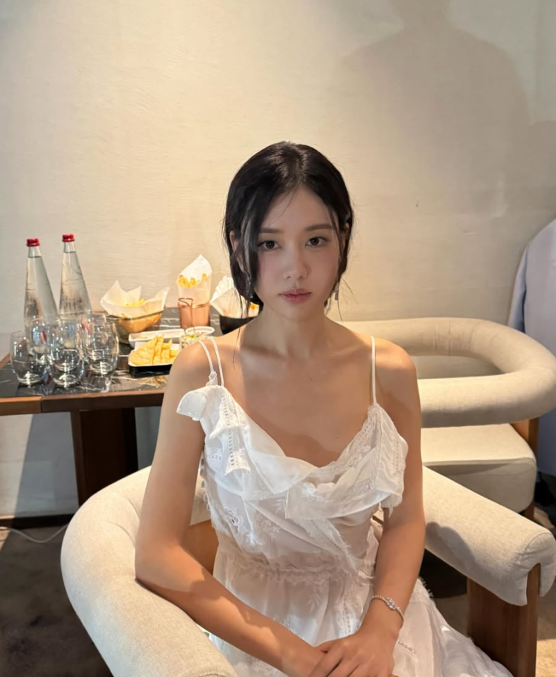화이트 원피스 입었을 뿐인데.. 안은진 요즘 달라 보인다는 말 나온 근황