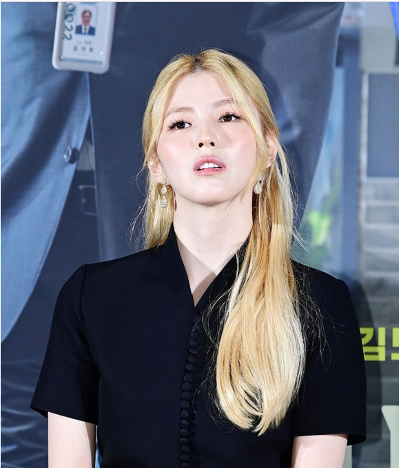 한소희 손석희·최민식 앞에서 ‘가는 데 순서 없다’…급히 사과한 이유, 영화 인턴 근황