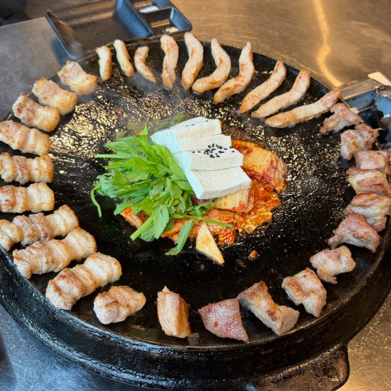 [서산/맛집] 서산호수공원 고깃집 솥돈 | 솥뚜껑에 구워 먹는 삼겹살