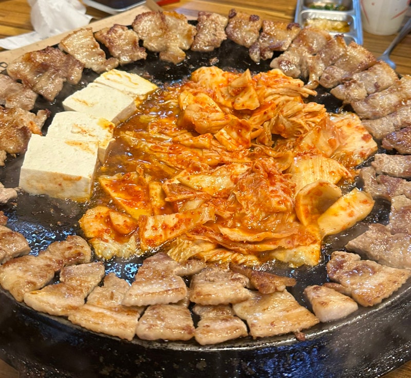 구워주는 솥뚜껑 삼겹살! 무쇠김치삼겹 관평점 솔직 후기!!