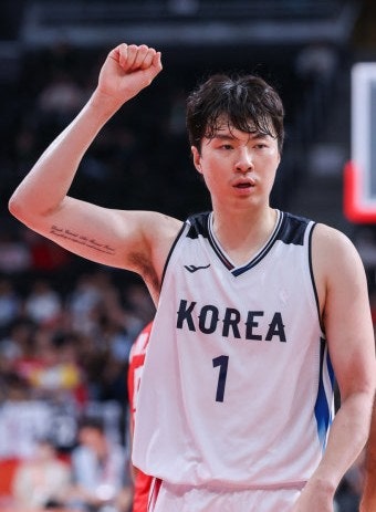 12년 만의 금메달, 허훈·허웅 없는 한국농구가 보여준 것…이현중·여준석 중심 세대교체의 ....
