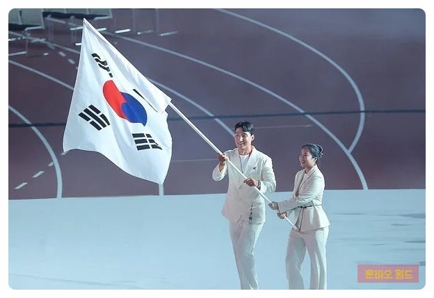 신유빈 아시안게임 개회식 기수 등장, 환한 미소보다 더 눈에 띈 순간