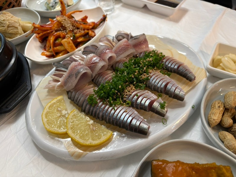 부산 중앙횟집｜제철 전어회를 3가지 식감으로 즐기기, 전어구이 맛집 횟집 추천