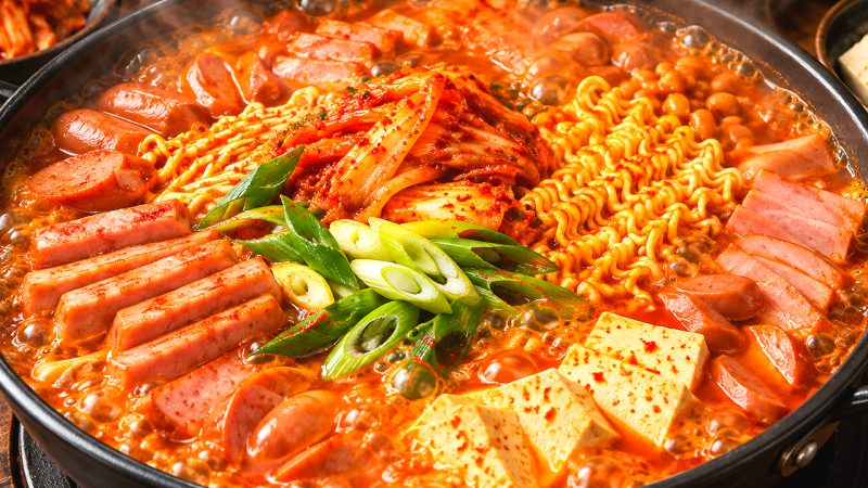 [제목] 실패 없는 부대찌개 황금레시피: 식당보다 맛있는 양념장 비법과 끓이는 법