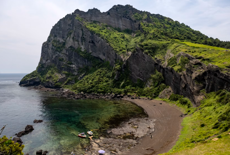 Gloucester Jeju Deluxe Double: Breakfast, Parking, Hotel Near Jeju Airport