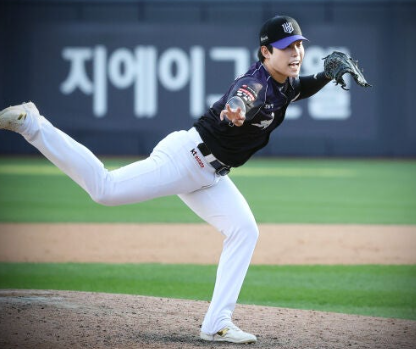 "이 직구가 안 떨어져" KT 김정운, 두산 타선 4K로 잠재운 비밀 공개! KT가 또 한 명을 찾았습니....