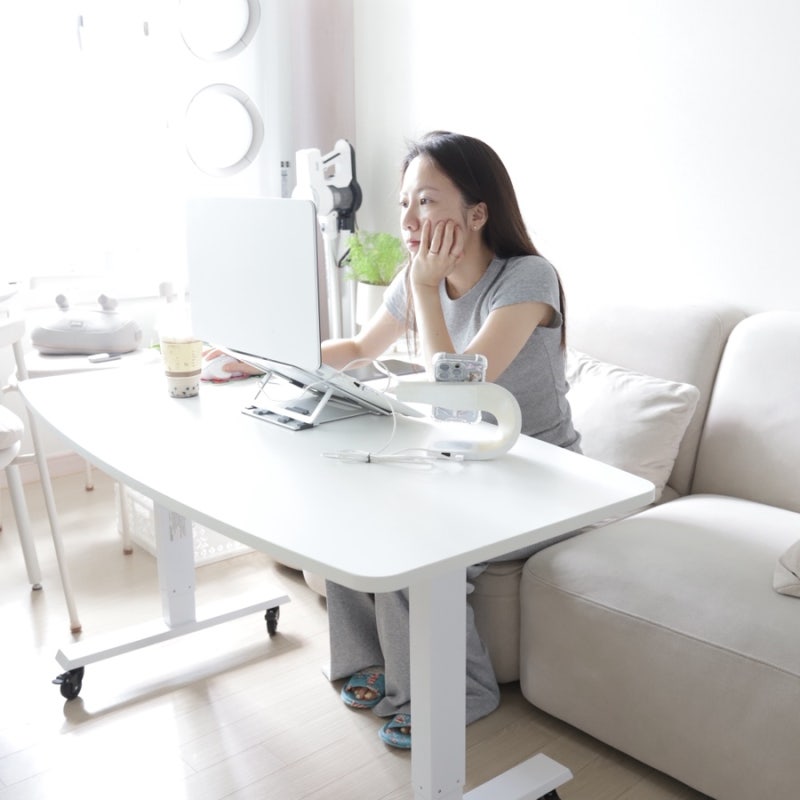 모션데스크 제닉스 아레나 듀얼핏 1200 거실에 두니 제대로네