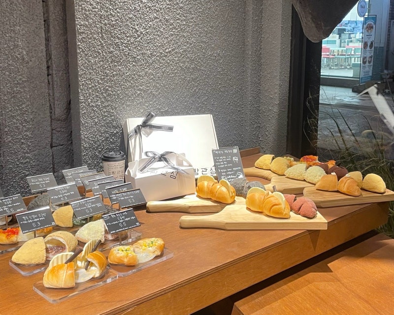 대구 동성로 반월당 베이커리 카페 소금빵 맛집 ‘빵관심’