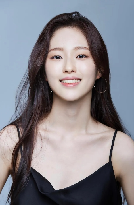 '과감한 노출로 화제된 신예 배우' 신윤하 프로필 나이 키 고향 학력 데뷔 스캔들 소옥