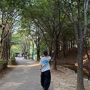 나이키 반팔티,우븐 트랙팬츠,뉴에라 모자,나이키 파타 에어맥스