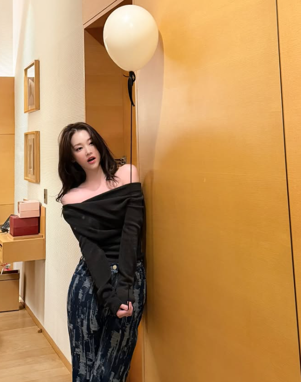 데뷔작으로 칸까지 간 배우, 전종서가 SNS에서 보여준 더 과감한 반전 패션