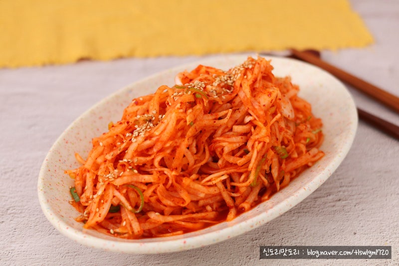 간단 무생채 만드는법 족발집 맛 그대로 보쌈 무김치 만들기 무채김치 담그는법