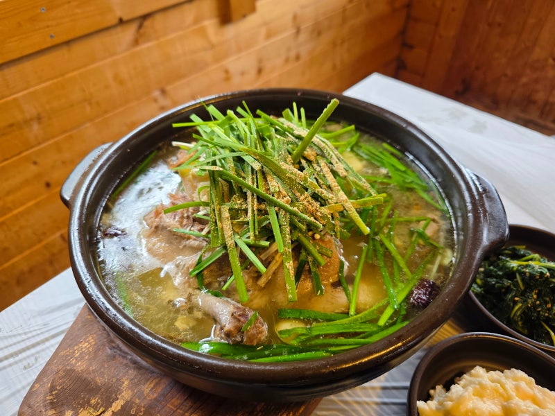 부산 기장 장안사 맛집 감골가든, 계곡 보이는 방갈로 오리고기 또간집