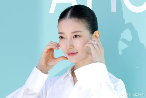 “국민 첫사랑은 어디에?” 수지 올백 헤어에 엇갈린 반응