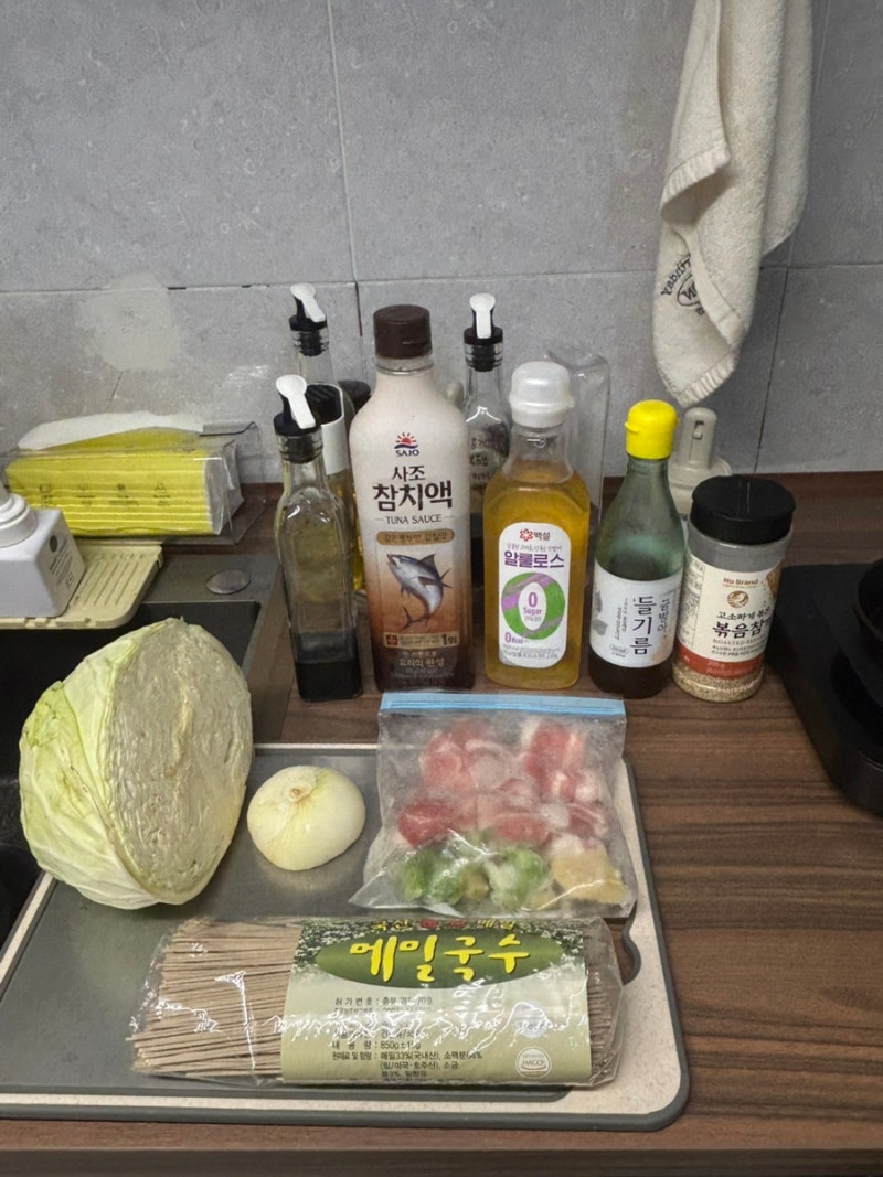 살 빼면서 면 먹고 싶을 때 새우 양배추 메밀면 이렇게 비벼보세요
