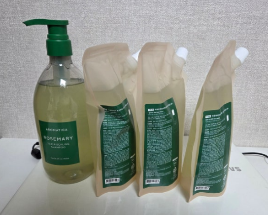 일반 샴푸와 비교해본 아로마티카 로즈마리 스칼프 스케일링 샴푸의 차별점은?