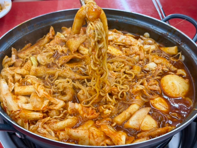 [서울 이수] 애플하우스｜즉석떡볶이와 무침군만두가 유명한 추억의 떡볶이 맛집