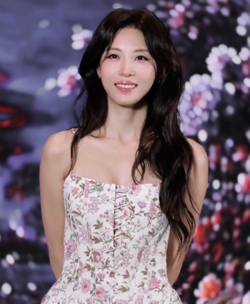순간 장원영인줄.. 곧 50살인데 20대 패션 소화한 여배우 자라 원피스