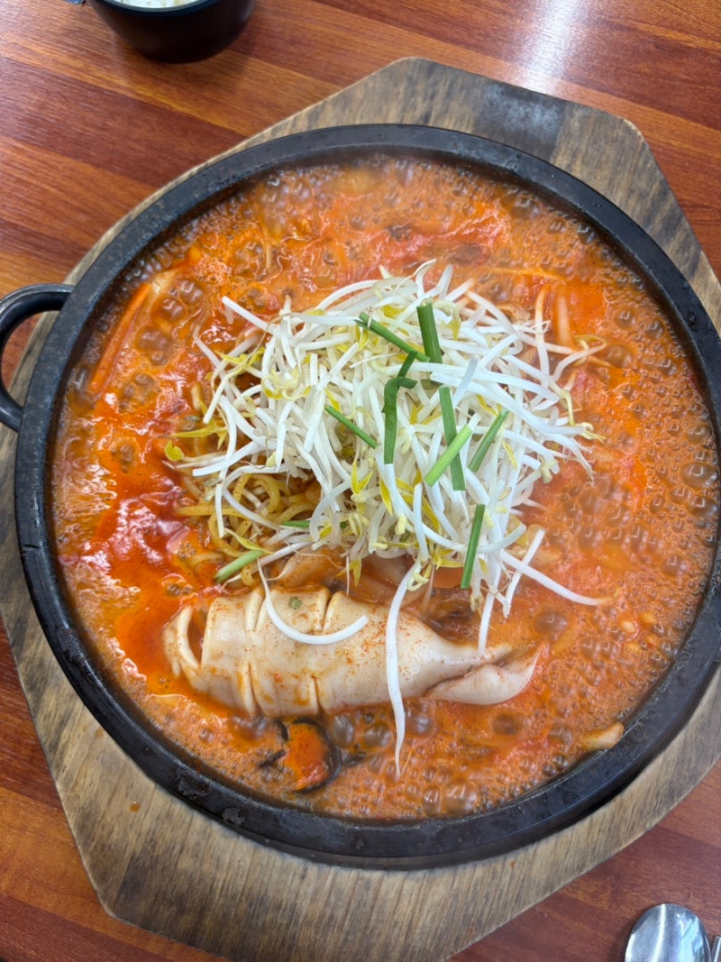 부산 송정해수욕장 맛집 송정돌짬뽕 통오징어가 통채로 올라간 돌짬뽕