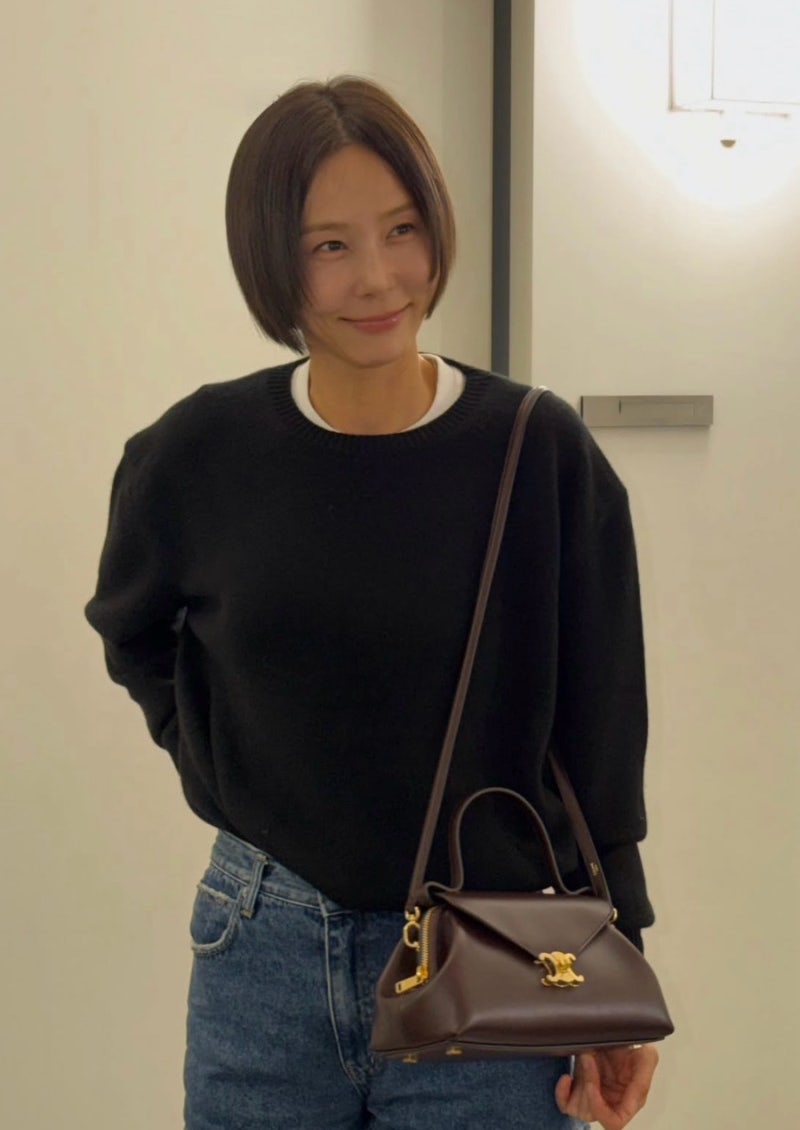 김나영 가방 셀린느 스몰 플레어백 가격｜블랙 니트 데님쇼츠 코디까지