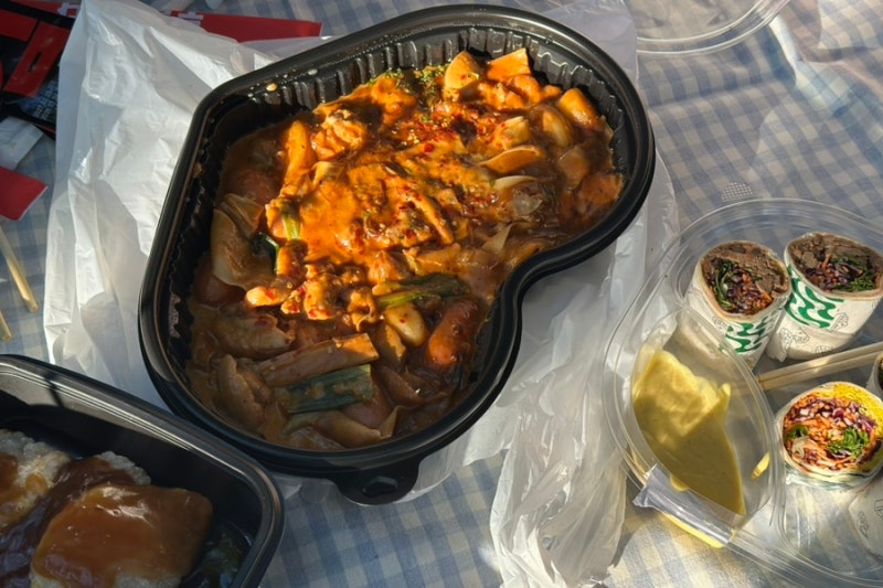 Ichon Hangang Park Picnic Spot | Doojjim Mala Rose Jjimdak Delivery Review