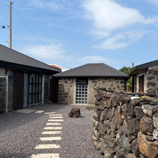 Hadorbang: Pet-Friendly Accommodation with Jacuzzi in Eastern Jeju, Great for Families with Babies
