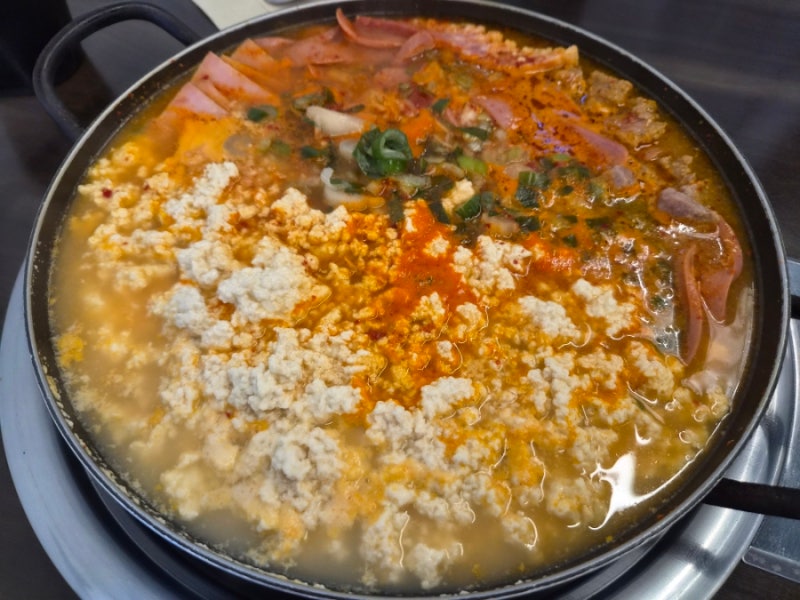[강릉 세인트존스호텔맛집: 순두부부대찌개] '맛마루부대찌개'에 간 홍순이