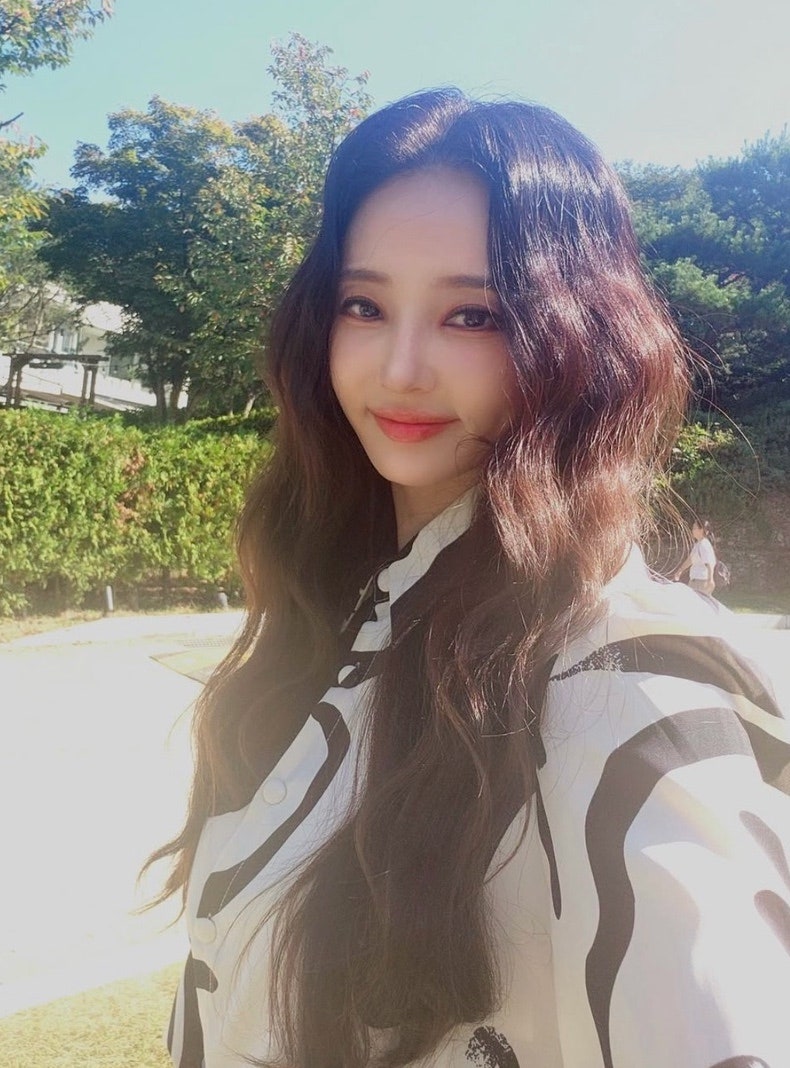 한채영, 예사롭지 않은 콧대 근황, "나이는 숫자일 뿐" 감탄