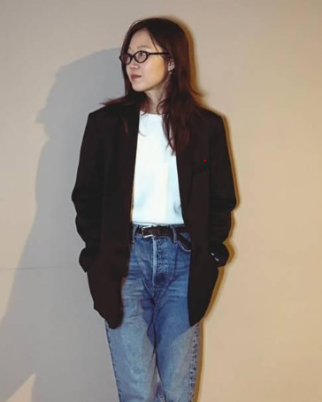 공효진은 왜 오래된 옷도 안 촌스러울까?_40대가 훔쳐 입을 가을 코디