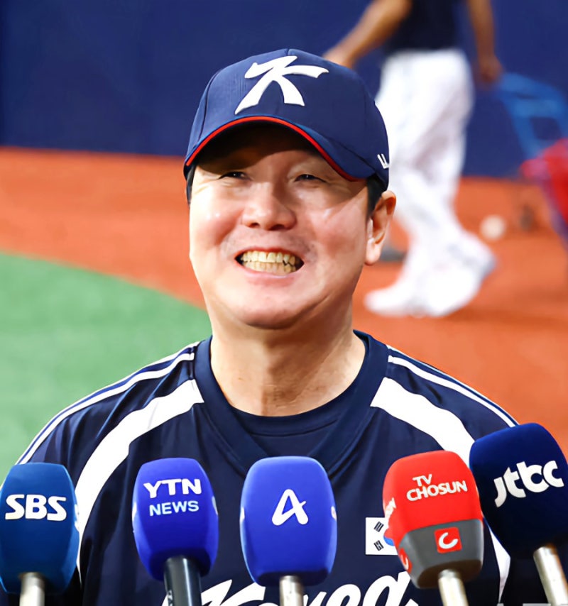 [2026 아시안게임] 3월의 아픔을 씻어라! 류지현호, 린이웨이 뚫고 결승행 첫 단추 꿴다