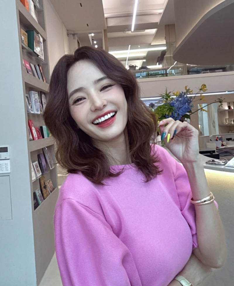 "얼굴 완전 달라졌다?" 한채영, 46세에 터진 성형설 속 충격적인 실물 비율
