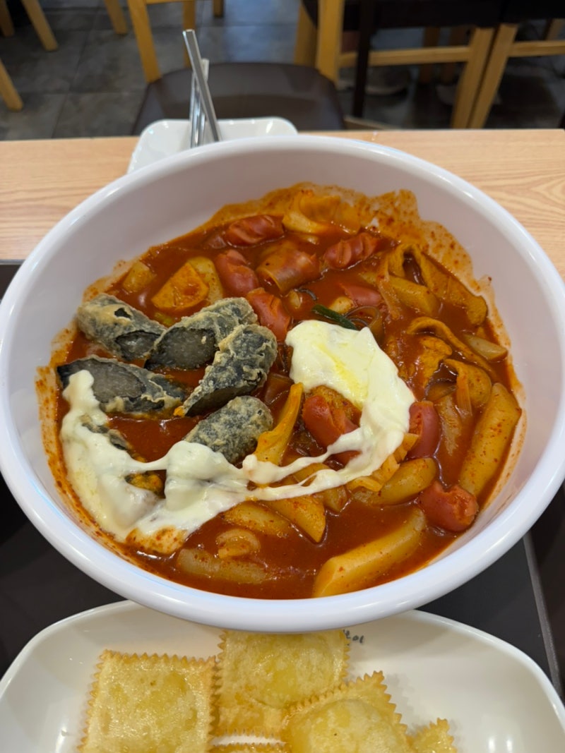 동대문엽기떡볶이 본점 홀매장 주말 후기｜2인 엽떡부터 참치마요밥, 바삭치즈만두까지