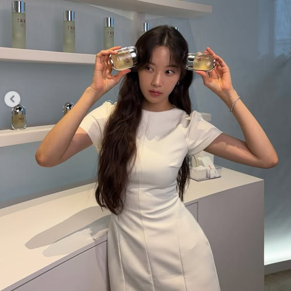 SK-II 광고 속 문가영, 7만 원대 자라 원피스라니