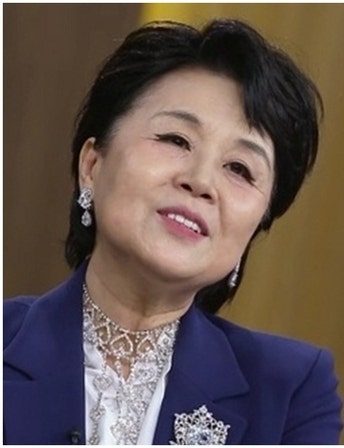 심수봉 김다현 저격 논란, “노래 함부로 하는 것 아냐” 무슨 말 했길래 하루 만에 사과했나....