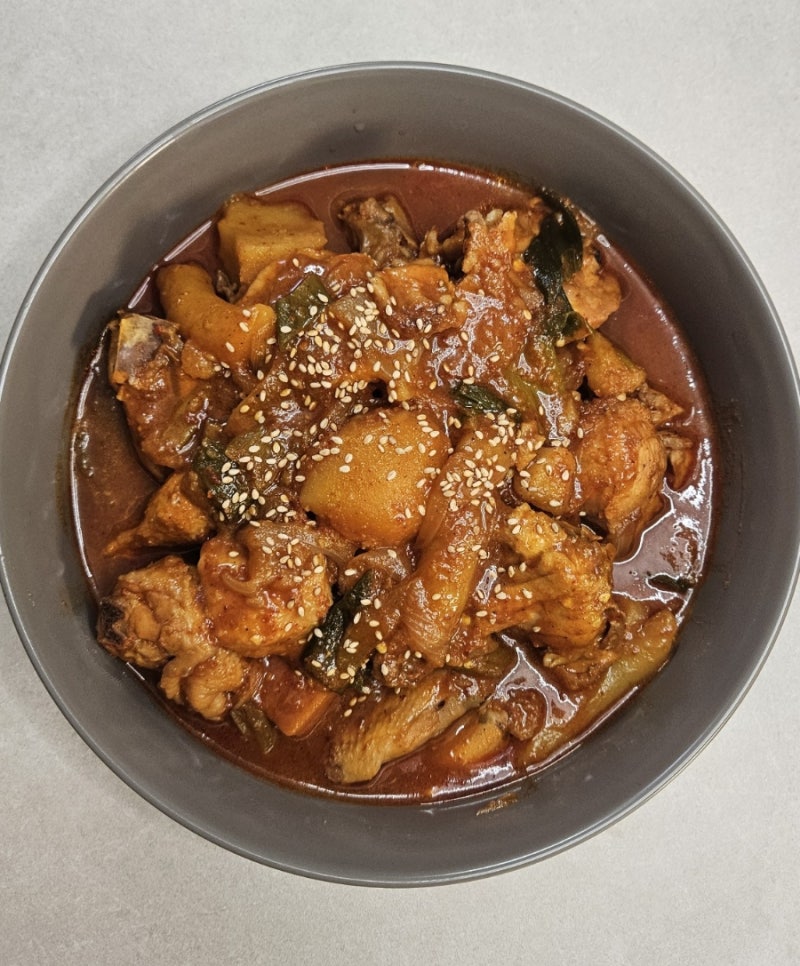 [손님 초대 성공 보장!] 매콤 칼칼한 닭볶음탕 레시피(+비법 소스 팁)