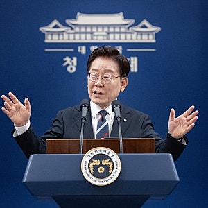《10주 만에 하락세 멈춘 이 대통령 지지율, 34.8%로 반등》