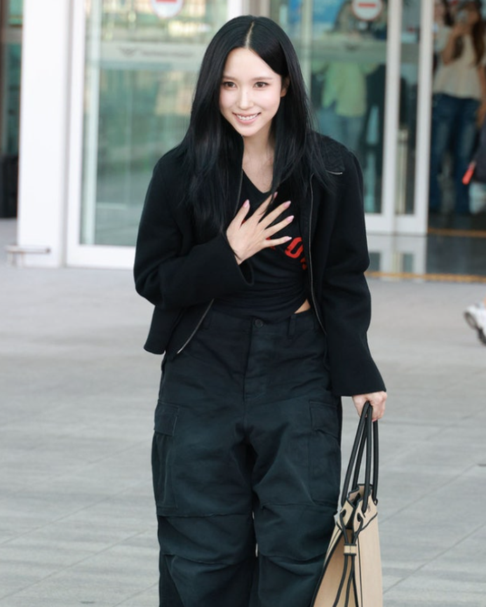 TWICEミナ、海外出国時に見せた「クアンク（飾らないのに飾っているような）」空港ファッションの定石