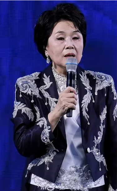 심수봉, 17세 김다현 무대 공개 비판…“노래·삶 뭔지 몰라” 결국 사과