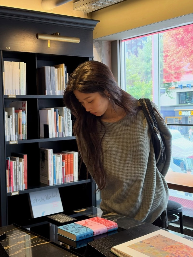 “그냥 흔한 니트인 줄” 문가영이 입자 궁금증 폭발한 31만원짜리 옷