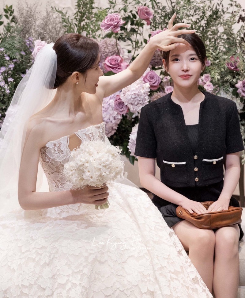 사진 딱 1장인데 화제... 아이유 하객룩 어디꺼