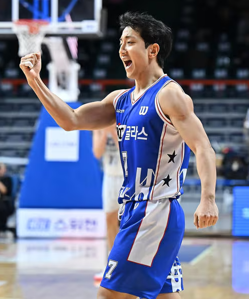 6억5000만원 몸값 허훈, 챔프전 MVP 찍고도 왜 태극마크를 못 달았을까?